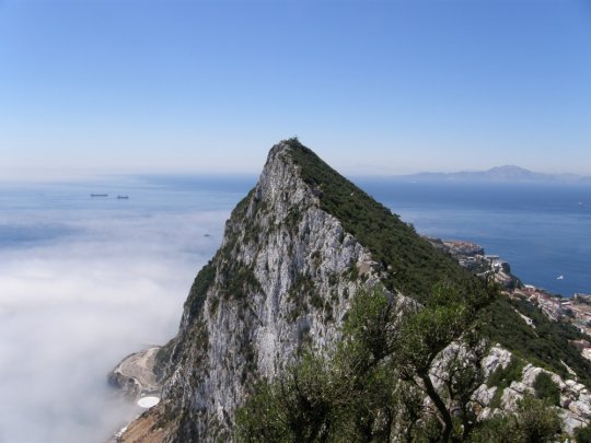 Gibraltar, 2 times krsel fra huset