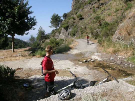 Competa er ideel for mountain bike ture. El cykler udlejes i byen. 